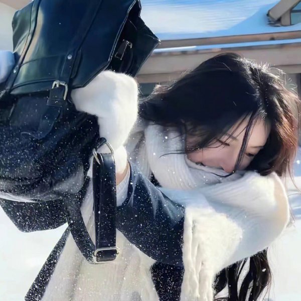 模仿女孩